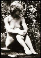 Aktmodellek szépségversenye, több fotómodellről, különböző időpontokban és eltérő helyszíneken készü...