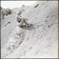 Válogatás 10 év aktfotóiból, több fotómodellről, különböző időpontokban és eltérő helyszíneken készü...