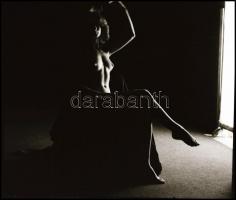 Válogatás 10 év aktfotóiból, több fotómodellről, különböző időpontokban és eltérő helyszíneken készü...