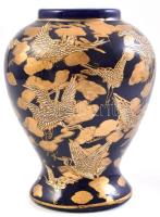 Daru madaras kínai váza. Kézzel festett, jelzés nélkül, hibátlan m: 19 cm