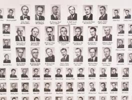 1947 A Vasuti-Tisztképző Intézet 1946/1947 tanévének tanári kara és hallgatói, tabló fotó, 15x21 cm