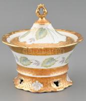 Herend, Koszorúsné festett Seltmann porcelán nagy fedeles kínáló tál .Kézzel festett, jelzett, minimális kopással. d: 17, m: 17 cm