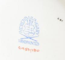 3 db Viktória mintás sérült porcelán tárgy: falióra ragasztott. d: 29 cm, váza ragasztott : m:25 cm,...