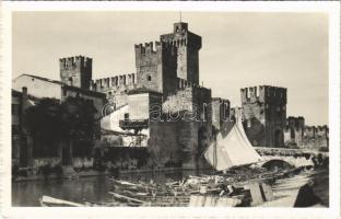 Sirmione, Lago di Garda, Il Castello / castle, boats