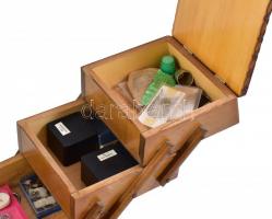 Varró doboz, fa, réz berakással, lengyel város Białystok címerével díszítve. Vegyesen fellelhető a d...