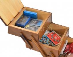 Varró doboz, fa, réz berakással, lengyel város Białystok címerével díszítve. Vegyesen fellelhető a d...