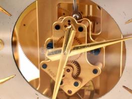 Jaeger Le Coultre Atmos asztali óra Aranyozott tok, üveg oldalakkal. Az óraszerkezet felhúzást nem i...