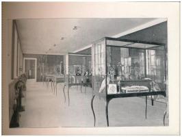 Debrecen, Déri Múzeum. Kozmann felvételei. Tiszántúli Könyv- és Lapkiadó Részvénytársaság - képeslap...