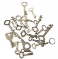 Vegyes, régebbi kis méretű kulcsok
