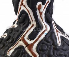 Király Károly: fekete-fehér-barna váza. Mázas kerámia, kézzel festett, jelzett, hibátlan. 21 cm