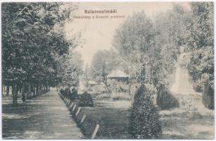 Balatonalmádi, Park sétány a Kossuth szoborral. Özv. Pethe Viktorné kiadása (ázott / wet damage)