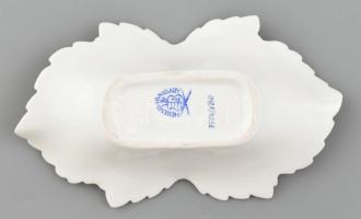 Herendi Viktória mintás leveles tálka, kézzel festett, jelzett, kopásnyomokkal, 15x8,5 cm
