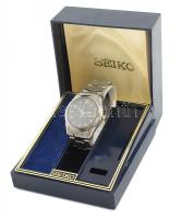 Seiko Sapphire Titanium óra, sérült gyári dobozában, fekete számlapos, jó állapotú, működik. d: 40mm