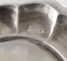 Ezüst (Ag.) tálca, jelzett, szalagos rózsacsokor vésettel, nettó: 213 g, d:29,5 cm