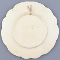 Szecessziós kerámia fali tál, kézzel festett, jelzett, lepattanásokkal, d: 16,5 cm