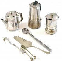 Fém konyhai eszközök: kotyogós kávéfőző, kiöntő, tortalapát, kanalak, stb., összesen 7 db, kopottas állapotban