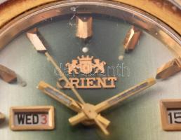Orient karóra 21 köves automata szerkezettel, naptárral, pótolt Seiko fém szíjjal. d: 37 mm Működő s...