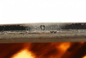 Ezüst (Ag) bécsi, kézzel cizellált tubákos szelence, teknősbéka páncél berakással. Jelzett, apró kop...