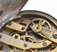 Ezüst (Ag). Dupla fedeles női zsebóra ezüst tokban, egész felületén figurális, niellós és aranyozott...