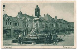 1925 Szekszárd, Garay szobor, kerékpár. Kaszás Sándor kiadása (r)