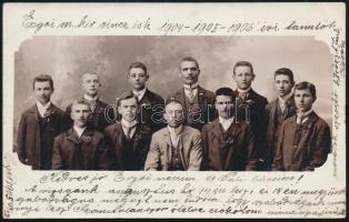1905 Az egri m. kir. vinczellér iskola 1904-1905-1906. évi tanulói, fotólap, a felületén kézzel írt sorokkal, 9x14 cm