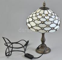 Ólomüveg elektromos lámpa fröccsöntött fém testtel, üvegen egy kisebb repedéssel, kopásokkal, égővel, működik, m: 33 cm, d: 20,5 cm