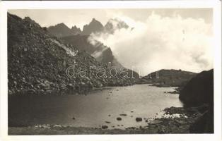 1950 Tátra, Magas-Tátra, Vysoké Tatry; Dlhé pleso, Prostredny hrot / Hosszú-tó, Középorom / lake, mountain peak