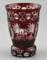 Egermann jellegű rubinpácolt üvegpohár. Kézzel készült, cseh kristályüveg, virágmotívummal díszített, csiszolt. XX. század, hibátlan. m: 12 cm