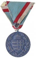 1929. "Magyar Háborús Emlékérem kardokkal, sisakkal" ezüstözött Br kitüntetés mellszalagon...