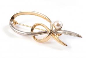 Modern bross műanyag gyönggyel, arany és ezüst színű. 5,5x2cm