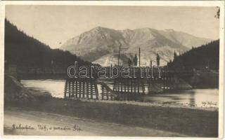 1924 Fenyőháza, Lubochna; Váh, v pozadin Síp / Vág hídja, háttérben a Síp / Váh riverside, bridge, mountain. photo (EK)