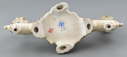 Román porcelán puttós gyertyatartó, kézzel festett, jelzett, kopásnyomokkal, 25×19 cm