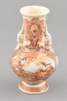 Kínai mini váza, kézzel festett, plasztikus díszítéssel, jelzés nélkül, mázrepedésekkel, kisebb kopásnyomokkal, alján apró lepattanással, m: 12,5 cm