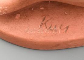 Kucs Béla (1925-1984): Térdelő akt virággal. Kerámia szobor, jelzett, kopásnyomokkal, apró sérülések...