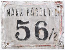 Marx Károly u. 56/2 retró könnyűfém házszám tábla, kopottas állapotban, kisebb sérülésekkel, rozsdafoltokkal, 20,5x15,5 cm