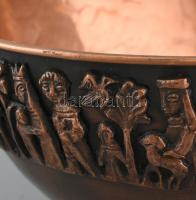 Tevan Margit (1901-1978): Ovális füles tál, vörösréz, jelzett, apró horpadással, 18×13 cm