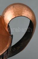 Tevan Margit (1901-1978): Ovális füles tál, vörösréz, jelzett, apró horpadással, 18×13 cm