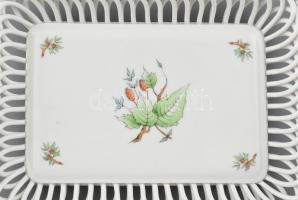 Herendi csipkebogyómintás áttört porcelán tálca, kézzel festett, jelzett, kis kopásnyomokkal, 21×16 ...