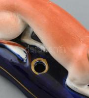 Porcelán agár kutya formájú tolltartó, mázrepedésekkel, kopásokkal. m:12cm