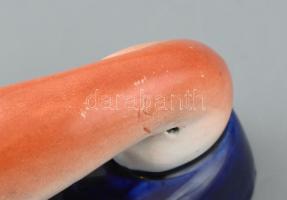 Porcelán agár kutya formájú tolltartó, mázrepedésekkel, kopásokkal. m:12cm