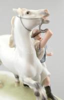 Herendi lovát fékező csikós legény, kézzel festett, jelzett, sérült: ló füle, m: 20 cm, h: 19 cm