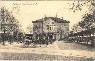 Kluczbork, Kreuzburg O.S.; Bahnhof / railway station, horse chariots (EK)