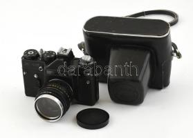 Zenit fényképezőgép Helios-44-2 2/58 objektívvel, bőr tokkal, kopásnyomokkal