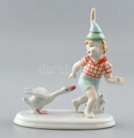 Metzler & Ortloff porcelán kisfiú libával, kézzel festett, jelzett, hibátlan, 10,5x9 cm