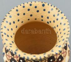 Hódmezővásárhelyi váza, kézzel festett mázas kerámia, jelzett, kopott, apró csorbák m: 12,5 cm