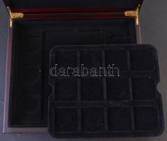 "Euro" mahagóni fa érmetartó kazetta bársonybéléssel, kisebb méretű kivehető tálcával, öss...