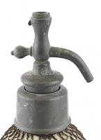 Szódásüveg 19. sz. vége, színtelen üveg, ón szerelékkel (hiányos), drótháló rozsdás. m: 40 cm