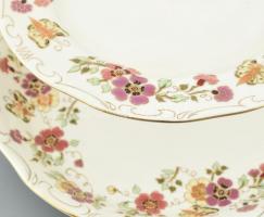 Zsolnay pillangómintás emeletes sütemény kínáló. Kézzel festett, jelzett, minimális kopással, m: 36 ...