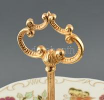 Zsolnay pillangómintás emeletes sütemény kínáló. Kézzel festett, jelzett, minimális kopással, m: 36 ...