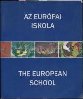 Gábor Anna (szerk.): Két diktatúra között - Az európai iskola 1945-1948. Bp., 2009, MAZSIHISZ Magyar Zsidó Múzeum. 40p.Színes és fekete-fehér képekkel, többek közt Anna Margit, Gyarmathy Tihamér, Bálint Endre, Vilt Tibor műveinek reprodukcióival illusztrált. Kiadói papírkötés, hátsó borítón és utolsó lapon törésnyommal.